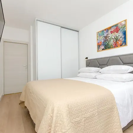 Apartment Modern Living Airy *