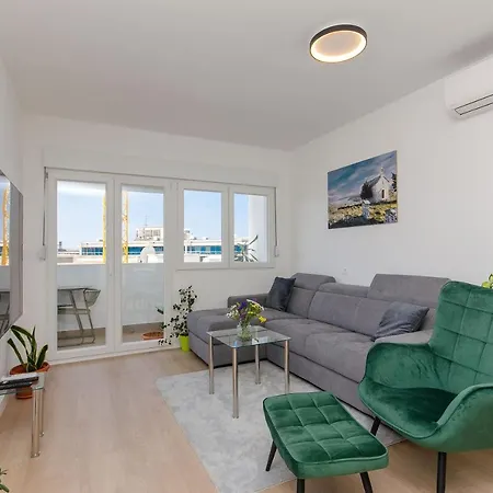 Modern Living Airy * Split