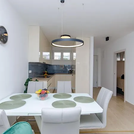 Modern Living Airy Appartement Split