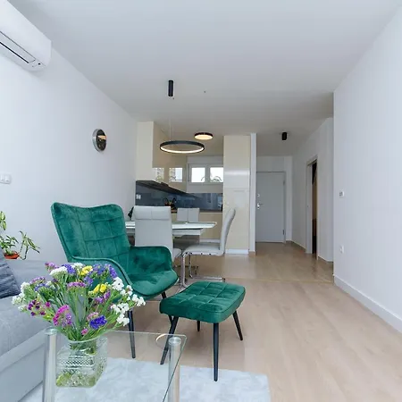 Modern Living Airy Split