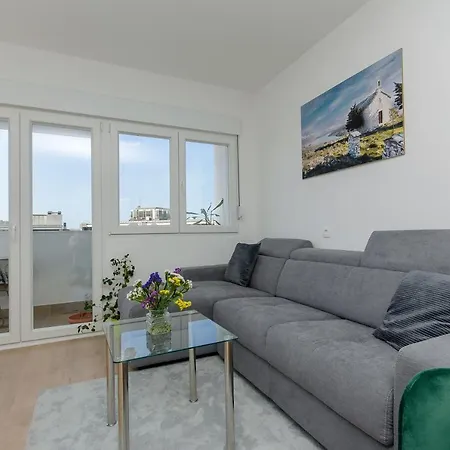 Modern Living Airy Appartement *