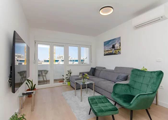 Modern Living Airy * Split