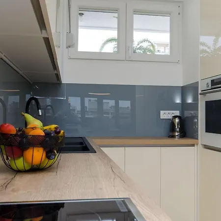 Apartment Modern Living Airy Split