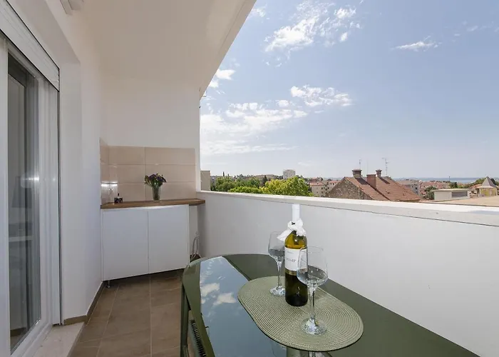 Modern Living Airy Apartman