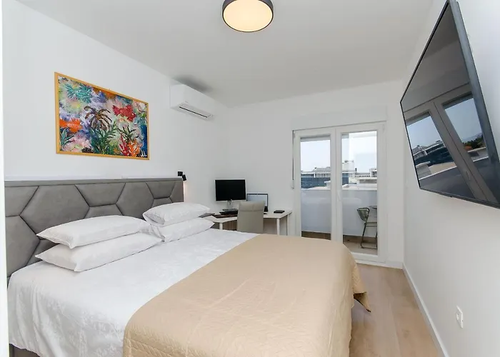 Modern Living Airy * Split