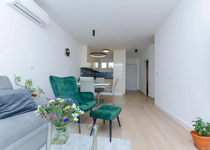 Modern Living Airy Split